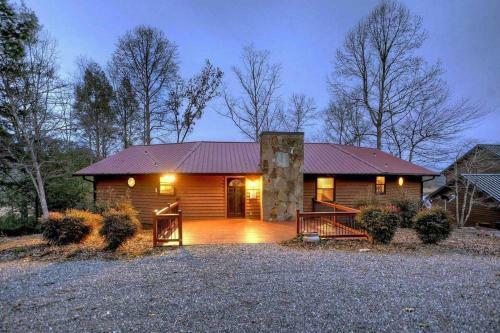 Lakefront Getaway By Escape To Blue Ridge