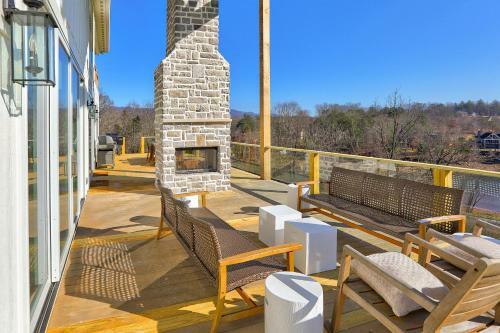 Lodge Modern Mountain Lakeside Retreat