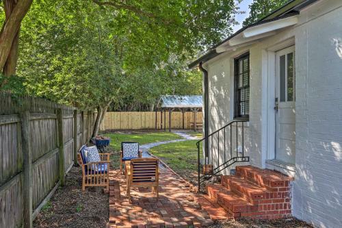 1940s Cottage With Mid Century Vibe And Patio!