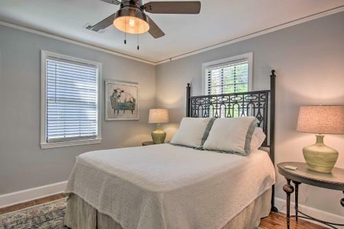 1940s Cottage With Mid Century Vibe And Patio!