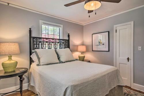 1940s Cottage With Mid Century Vibe And Patio!