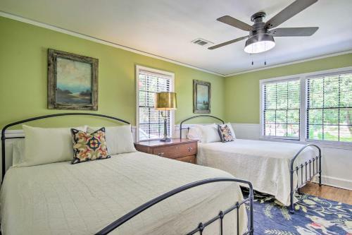 1940s Cottage With Mid Century Vibe And Patio!
