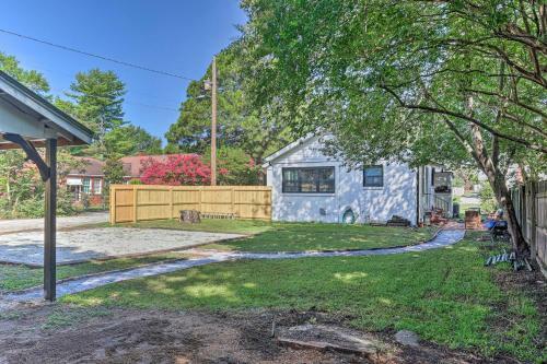 1940s Cottage With Mid Century Vibe And Patio!
