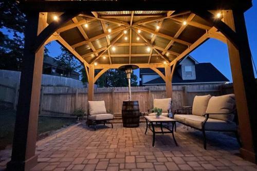 Villa Beautiful Spacious Farmhouse Home W/ Outdoor Space