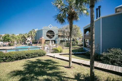 Hibiscus E204 Free Activities, Oceanfront, Wifi, 3 Pools