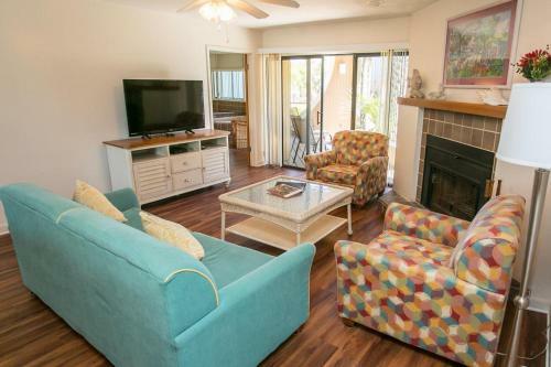 Hibiscus F102 Free Activities, Oceanfront, Wifi, 3 Pools