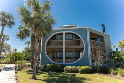 Hibiscus F102 Free Activities, Oceanfront, Wifi, 3 Pools