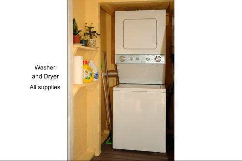 Quaint Historic Downtown Apartment