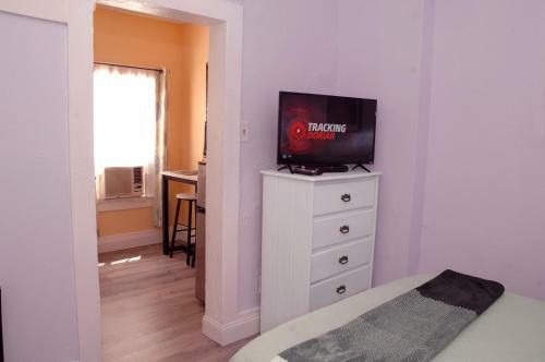 Adorable Historic Downtown Apartment