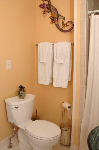 Adorable Historic Downtown Apartment