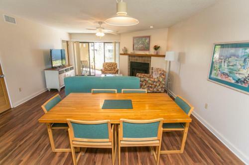 Hibiscus E203 Free Activities, Oceanfront, Wifi, 3 Pools