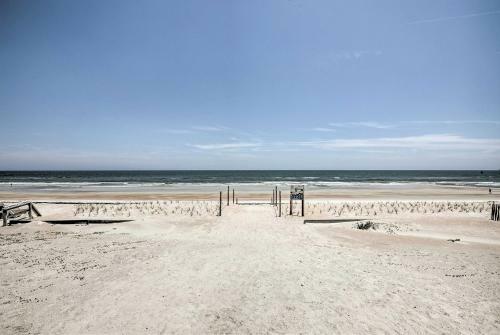 Modern And Bright Bungalow - 2 Blocks To Beach!