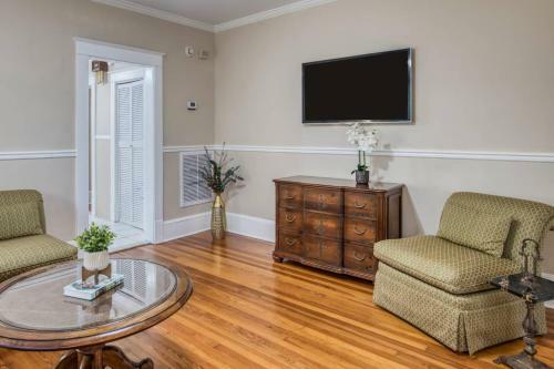 16 Saragossa Street A