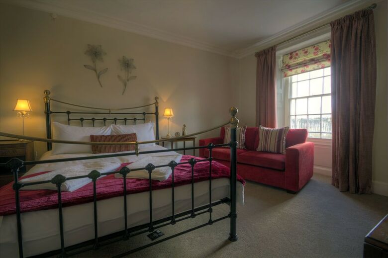 Bed & Breakfast Skeldale House
