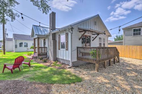 Chic Carrollton Cottage With Updated Interior!