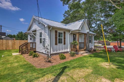 Chic Carrollton Cottage With Updated Interior!