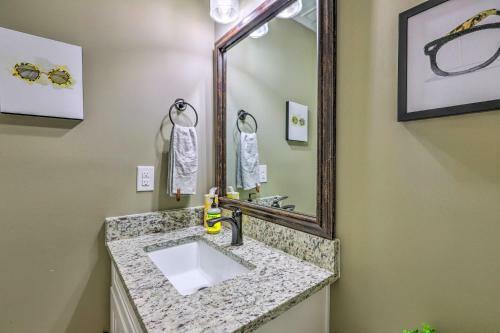Chic Carrollton Cottage With Updated Interior!
