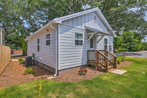 Chic Carrollton Cottage With Updated Interior!
