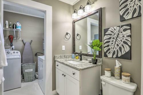 Chic Carrollton Cottage With Updated Interior!