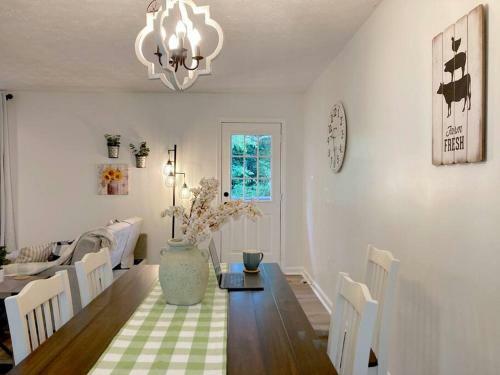 Newly Renovated Townhome With Three King-size Beds