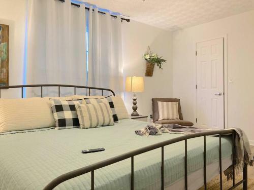 Newly Renovated Townhome With Three King-size Beds