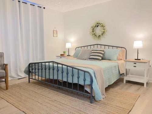 Cozy Newly Updated Townhouse With Two Separate Bedrooms And Bathrooms
