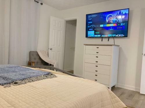 Cozy Newly Updated Townhouse With Two Separate Bedrooms And Bathrooms