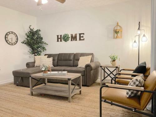 Cozy Newly Updated Townhouse With Two Separate Bedrooms And Bathrooms
