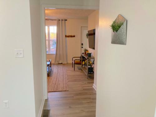 Cozy Newly Updated Townhouse With Two Separate Bedrooms And Bathrooms