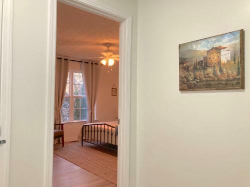 Cozy Newly Updated Townhouse With Two Separate Bedrooms And Bathrooms