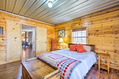 Pet-friendly Ellijay Escape With Yard And Grill!