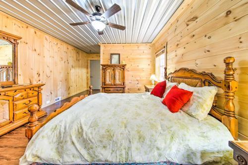 Pet-friendly Ellijay Escape With Yard And Grill!