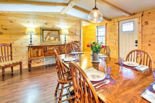Pet-friendly Ellijay Escape With Yard And Grill!