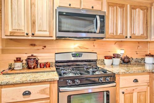 Pet-friendly Ellijay Escape With Yard And Grill!