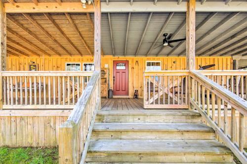 Pet-friendly Ellijay Escape With Yard And Grill!