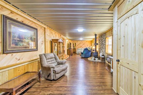 Pet-friendly Ellijay Escape With Yard And Grill!