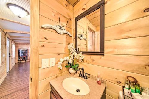 Pet-friendly Ellijay Escape With Yard And Grill!