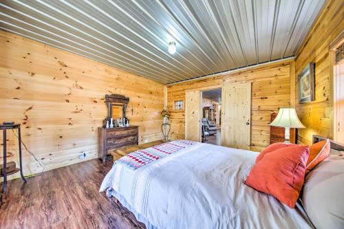 Pet-friendly Ellijay Escape With Yard And Grill!