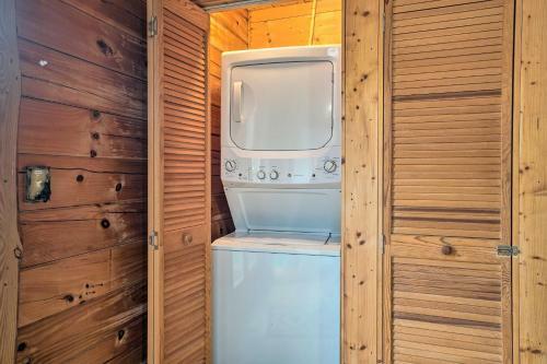 Rustic Clayton Log Cabin With Hot Tub And Views!