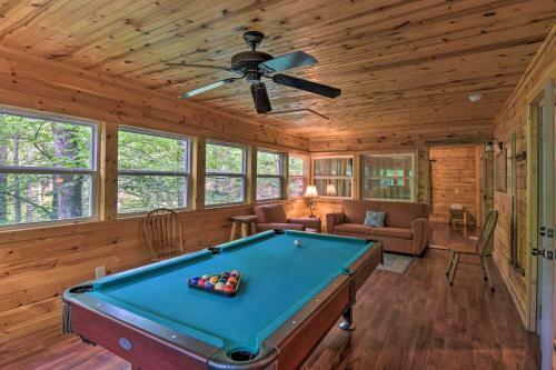 The Wishing Well Cabin Pool Table, Firepit