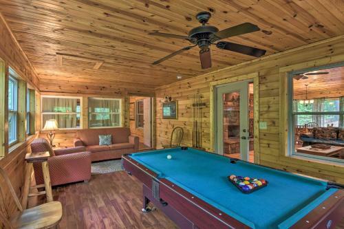 The Wishing Well Cabin Pool Table, Firepit
