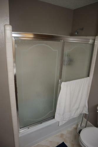 Queen Suite + Private Bath 8 Mins From Atl Airport W/ Fast Wifi