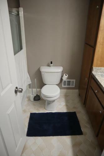 Queen Suite + Private Bath 8 Mins From Atl Airport W/ Fast Wifi