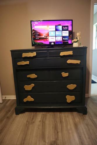 Queen Suite + Private Bath 8 Mins From Atl Airport W/ Fast Wifi