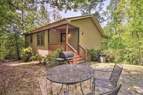 The Apple Dumpling Cabin Pool Table, Grill