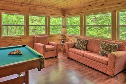 The Apple Dumpling Cabin Pool Table, Grill