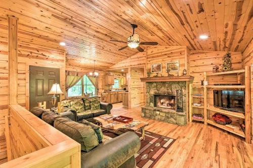 The Apple Dumpling Cabin Pool Table, Grill