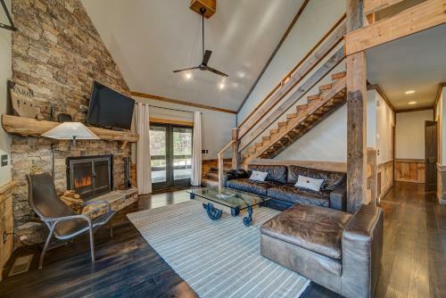 This Chalet Is Luxury And Mountain Charm All Wrapped Up In One