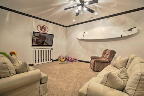 Spacious Lakefront Home With Screened-in Porch!