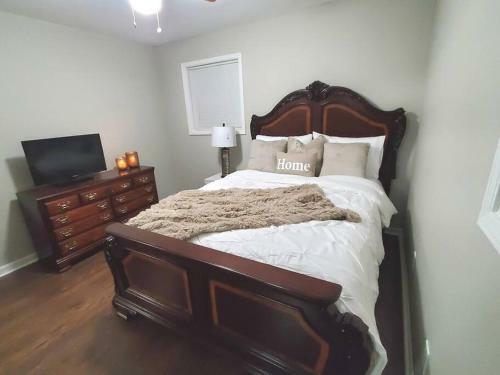 Pool!, East Atlanta Stay, Sleeps 10!
